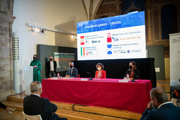 Mesa presidencial presentación FOLM Cantabria